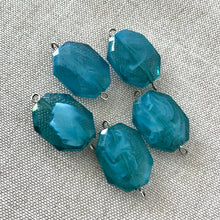 Load image into Gallery viewer, Teal Marble Faceted Oval Links - Acrylic - 15mm x 19mm - Package of 5 Links - The Attic Exchange