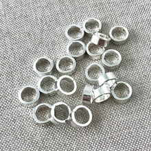 Load image into Gallery viewer, Shiny Silver Plated Circle Links - 7mm - Circle - Silver Plated - Package of 20 Links - The Attic Exchange