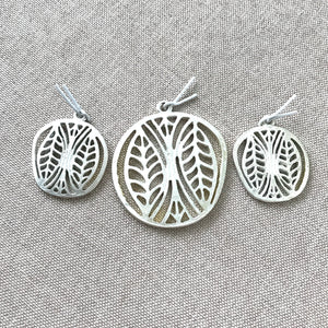 Leaf Pendants - Matte Silver - 24mm and 38mm - Matte Silver Plated - Package of 3 Pendants - The Attic Exchange
