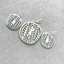 Load image into Gallery viewer, Leaf Pendants - Matte Silver - 24mm and 38mm - Matte Silver Plated - Package of 3 Pendants - The Attic Exchange