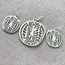 Load image into Gallery viewer, Leaf Pendants - Matte Silver - 24mm and 38mm - Matte Silver Plated - Package of 3 Pendants - The Attic Exchange