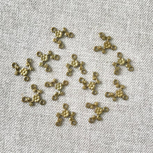 Load image into Gallery viewer, Brass Flower Links - 3 Loop - 10mm - Brass - Package of 12 Links - The Attic Exchange