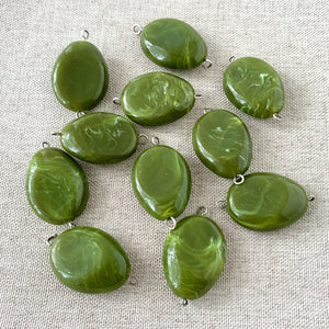 Avocado Green Marble Oval Links - Acrylic - 16mm x 25mm - Package of 11 Links - The Attic Exchange