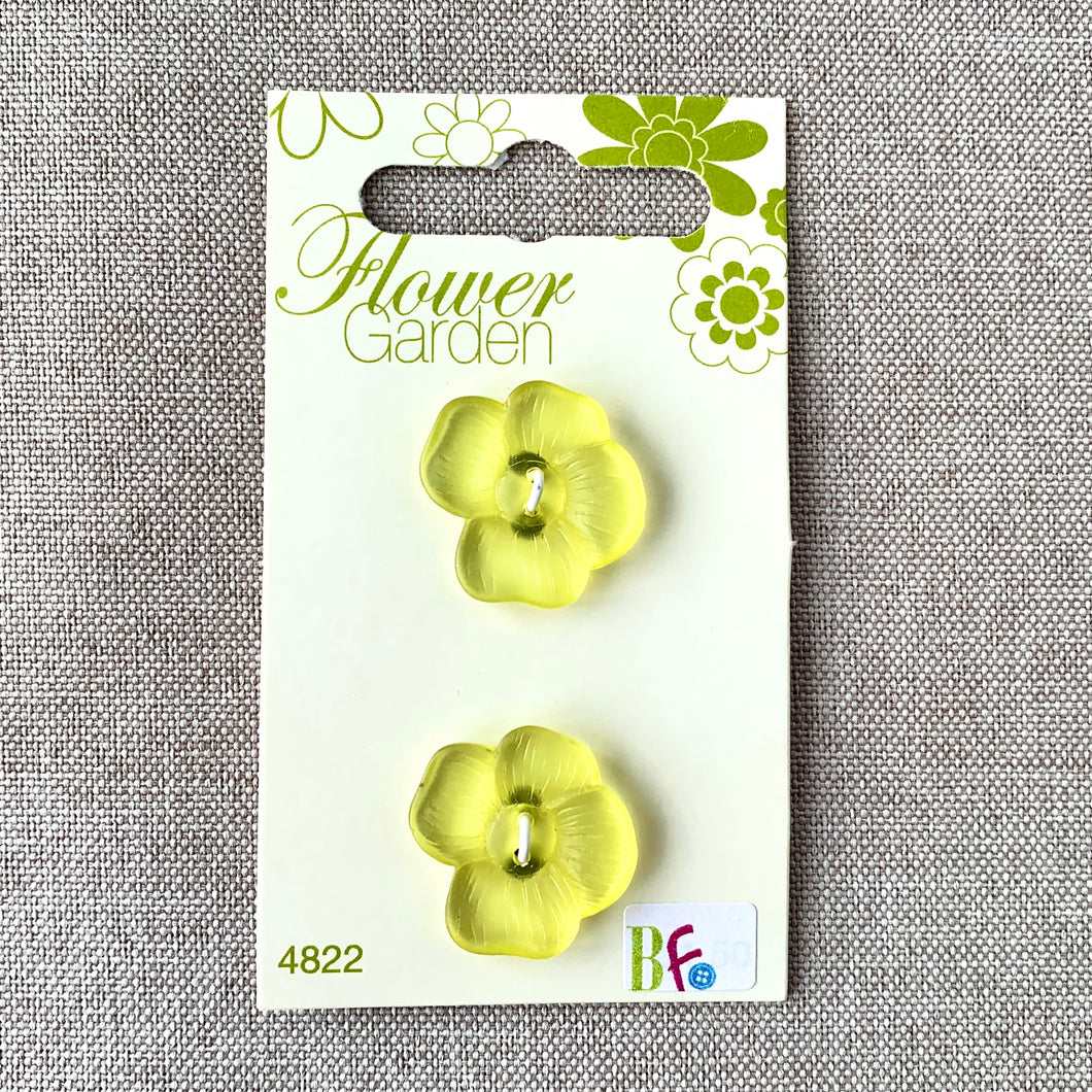 4822 Yellow Flower - Flower Garden - 2 Hole - 19mm Buttons