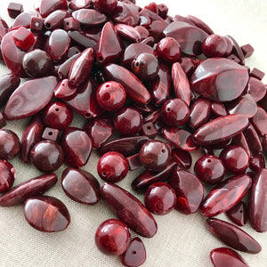 Acrylic Burgundy Red Marbled Assorted Shape Beads - Red Marbled - Assorted Size Faceted - Pack of 173 beads 9oz - The Attic Exchange